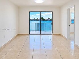 5580 W 26th Ct, Hialeah, FL