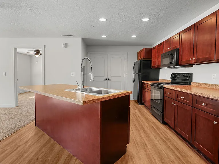 Logan Gateway Apartments — Photo 18