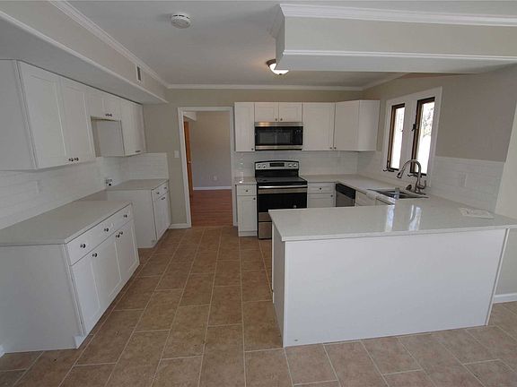 5th image of 8 Wycomb Ct