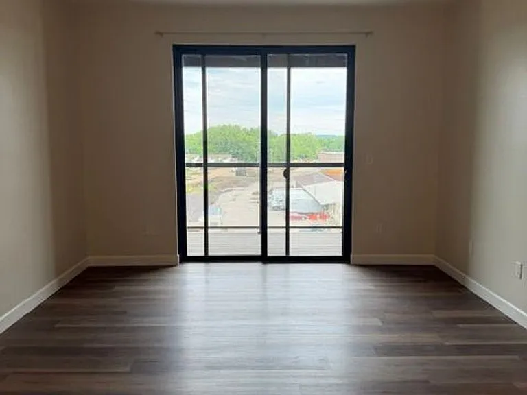 Brand New - War Eagle Apartments in the River Point District — Photo 58