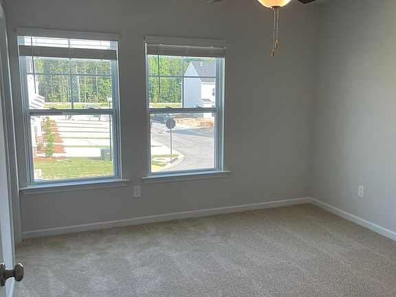 5th image of 324 Woodlock Ln