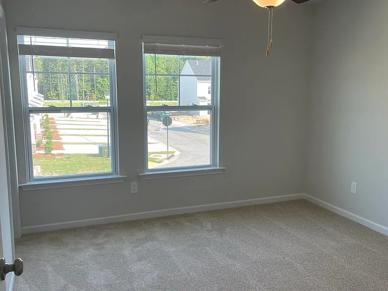 324 Woodlock Ln — Photo 5