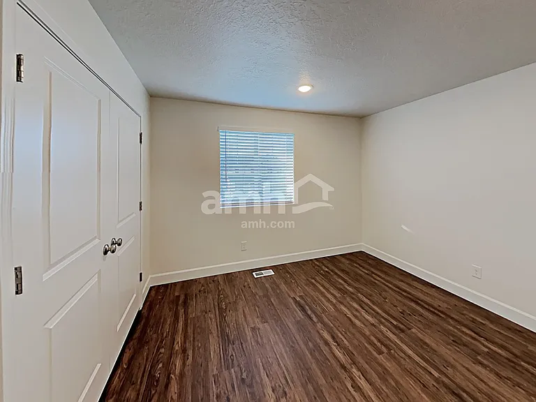 2151 E Silverado Ln — Photo 23