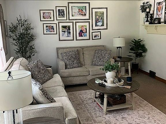 4th image of 3721-3723 Evergreen Dr