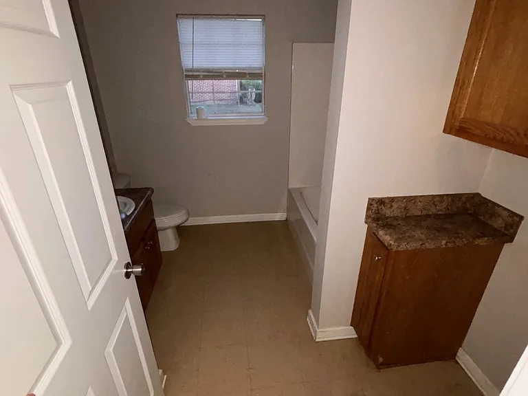106 Hines Blvd #D — Photo 11