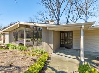 220 E Old Elm Rd, Lake Forest, IL 60045