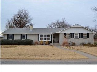 401 Lakeshore Dr, Newton, KS 67114