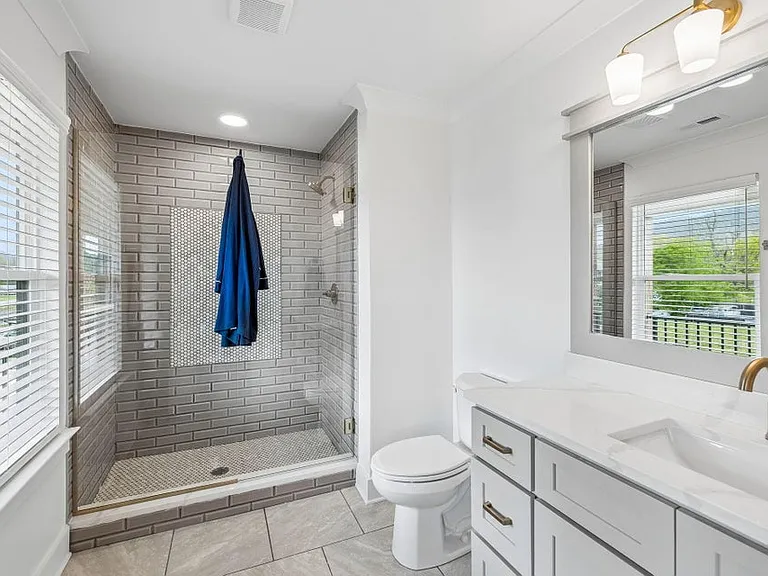 106 N Moss Ave — Photo 8