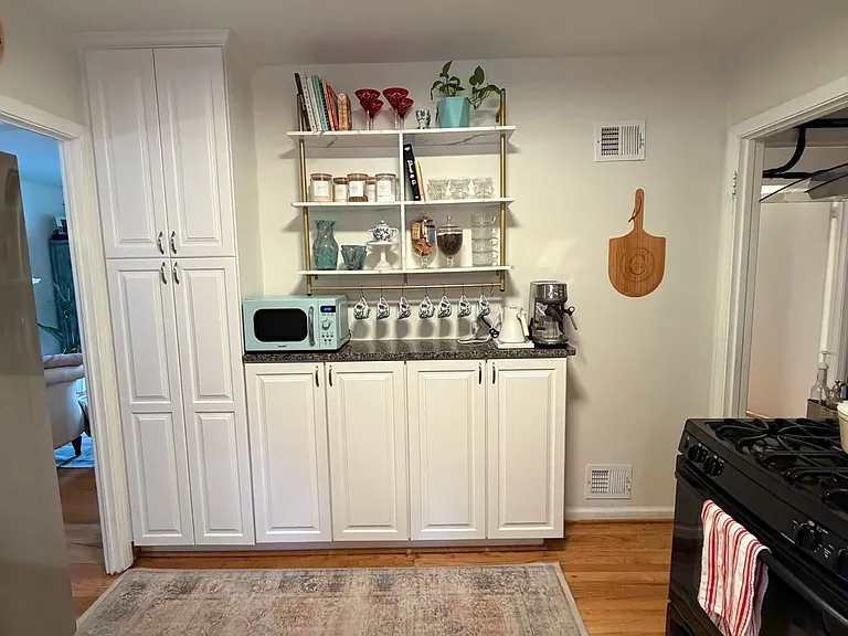 877 Patrick Henry Dr — Photo 5
