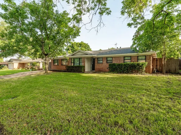 600 Circleview Dr N, Hurst, TX 76054
