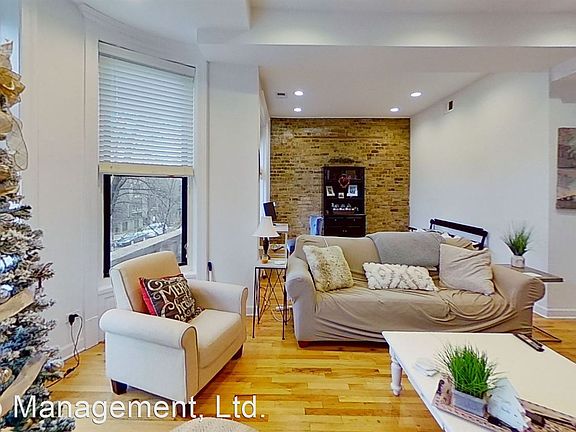 3rd image of 910 W Wrightwood Ave APT 2