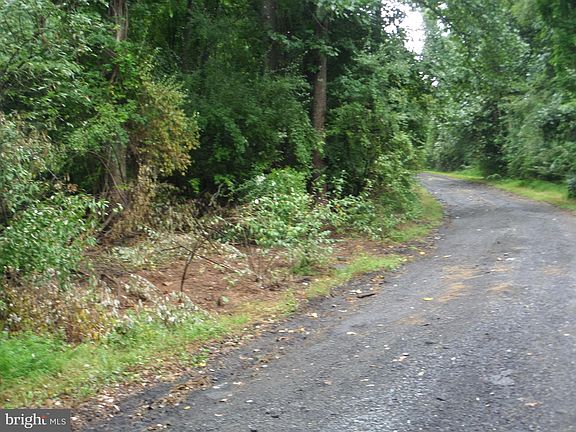 3rd image of Browns Ln