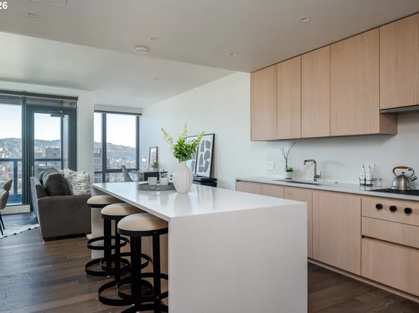 550 SW 10th Ave #2303, Portland, OR 97205