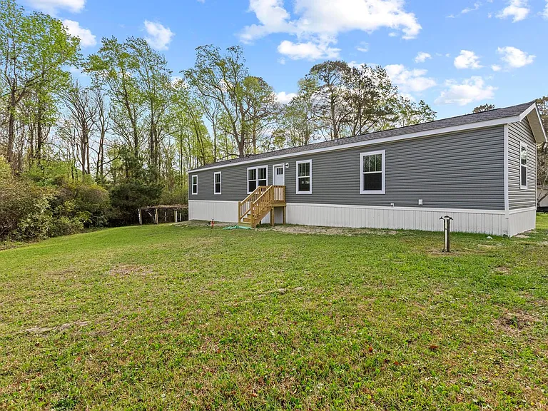 425 Beckys Creek Rd — Photo 2