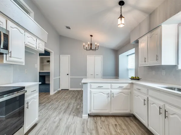 1846 College Pkwy, Lewisville, TX 75077