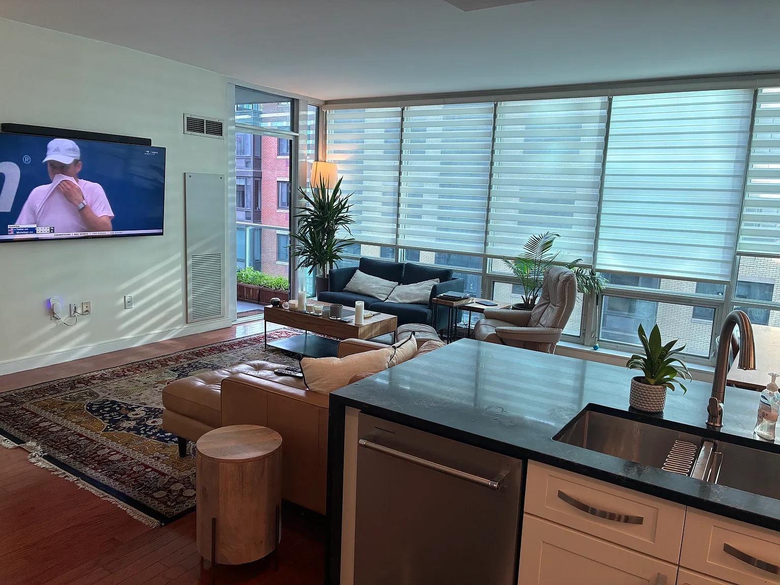 3 bed, 2.5 bath, 1610 sqft, $8,200 — Photo 2