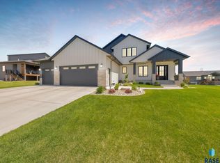 8304 E Sassafras St, Sioux Falls, SD 57110