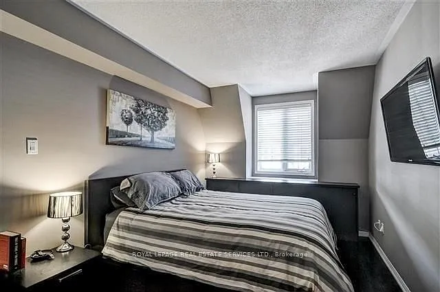 11 Niagara St #7 — Photo 6