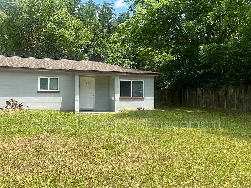 2 bed, 1.0 bath, 744 sqft, $1,225 — Photo 2