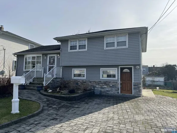 204 Oxford Ave, Saddle Brook, NJ 07663
