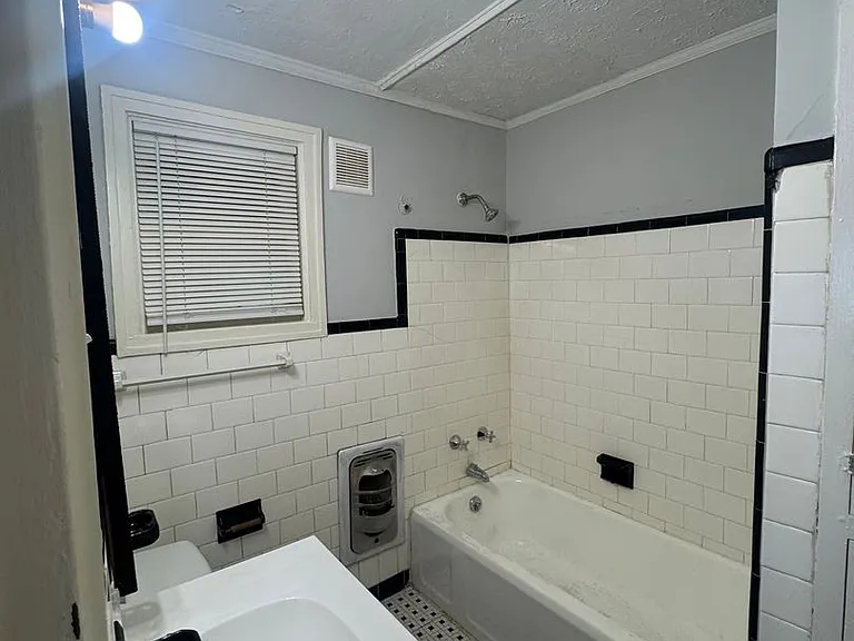 3206 Wellington Rd — Photo 28