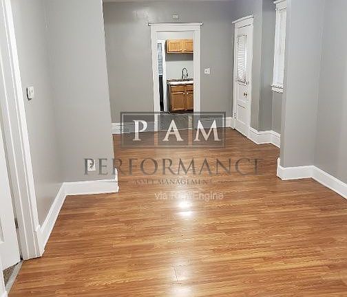 3rd image of 1000 Hagerer St