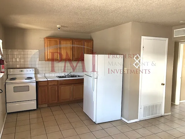 1743 Mesquite Street Apt. B — Photo 3