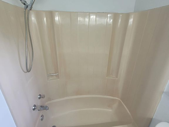 5th image of 2711 W Walnut St #2