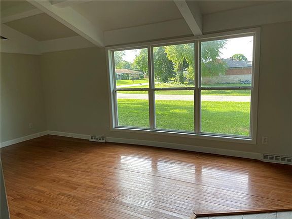 4th image of 2210 Glenn St