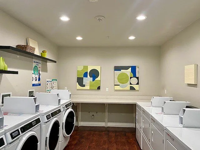 979 S Serrano Ave #979 — Photo 4