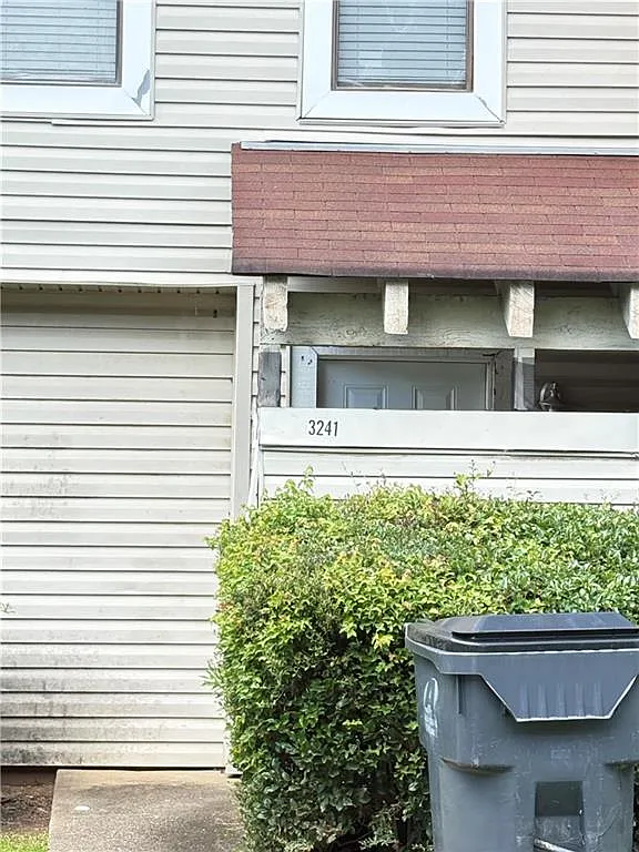 2 bed, 2.5 bath, 1392 sqft, $1,650 — Photo 2