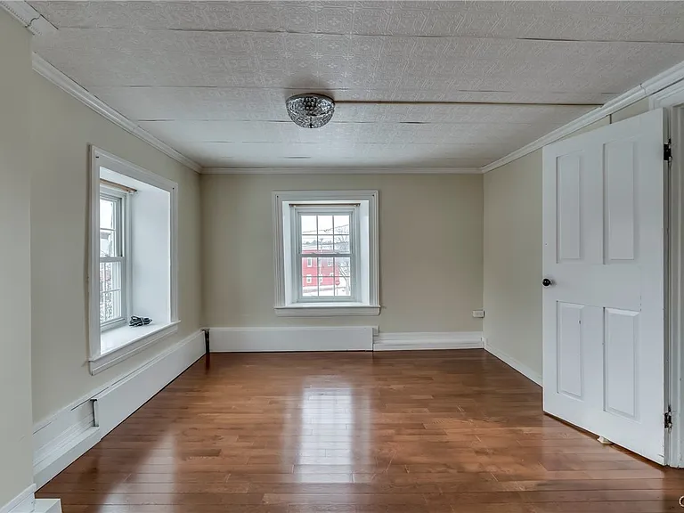 100 N Main St — Photo 32