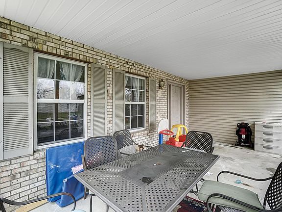 4th image of 1558 Hansen Ave