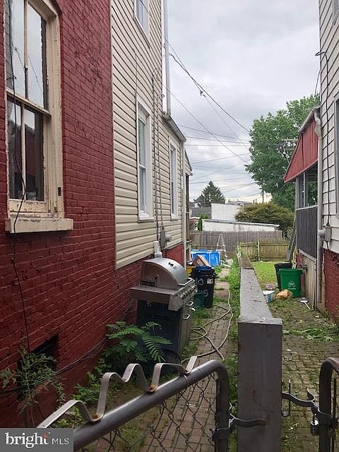 2nd image of 210 W Douglass St