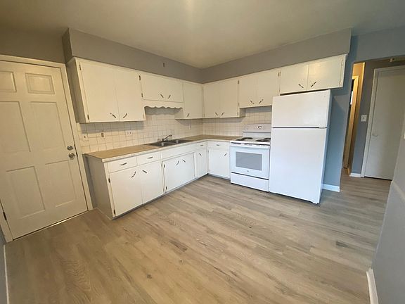3rd image of 1384 Bellevue Ave