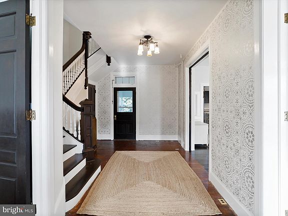 5th image of 158 N Carlisle St