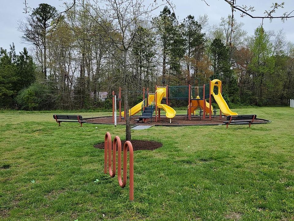 2nd image of 1406 Blue Heron Dr