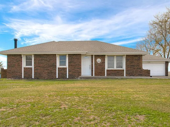 27295 Smithers Ln, Weston, MO 64098