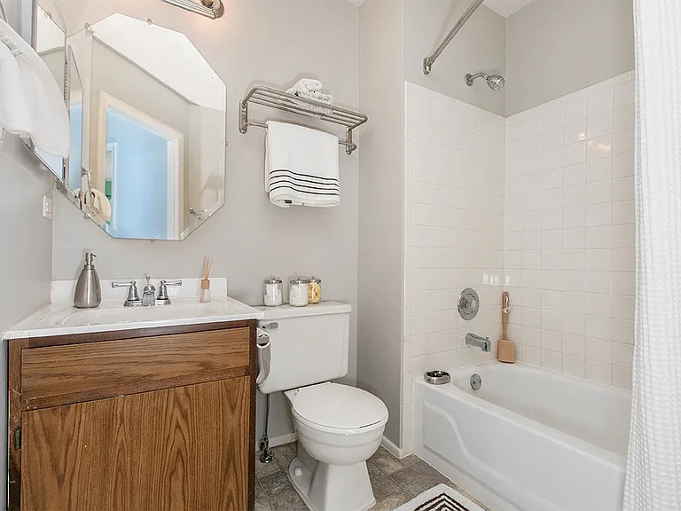 Arlington Club Apartments — Photo 13
