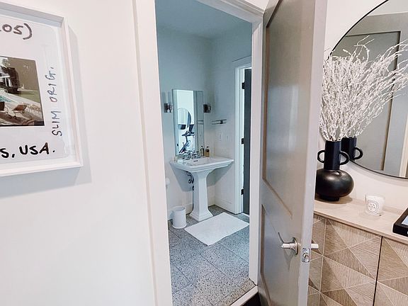 Guest Full Bath Entrance (also can enter through Guest Bedroom)