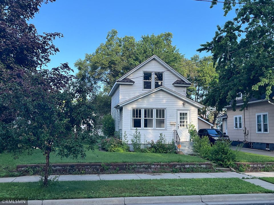 1st image of 229 24th Ave N