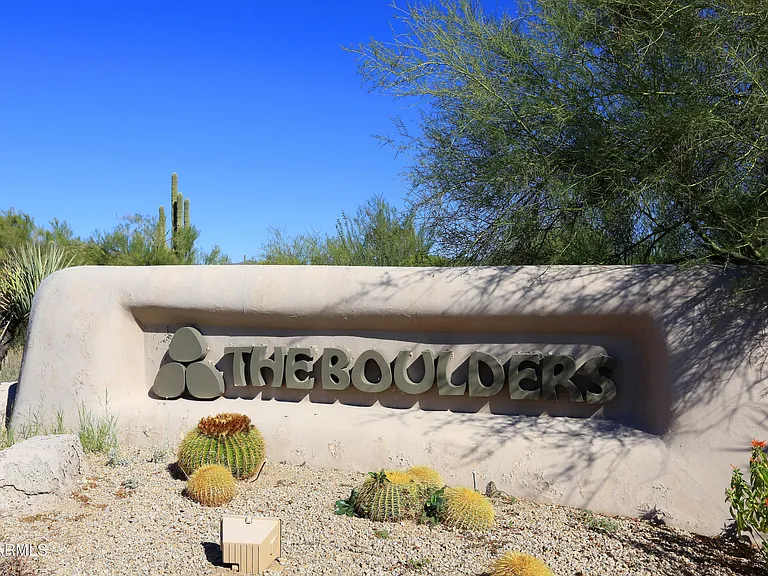 1725 E Staghorn Ln — Photo 22