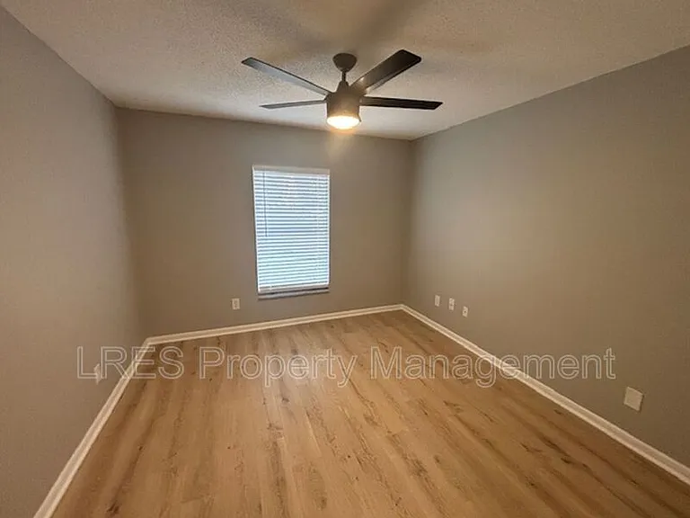 1004 Stout Ct — Photo 20