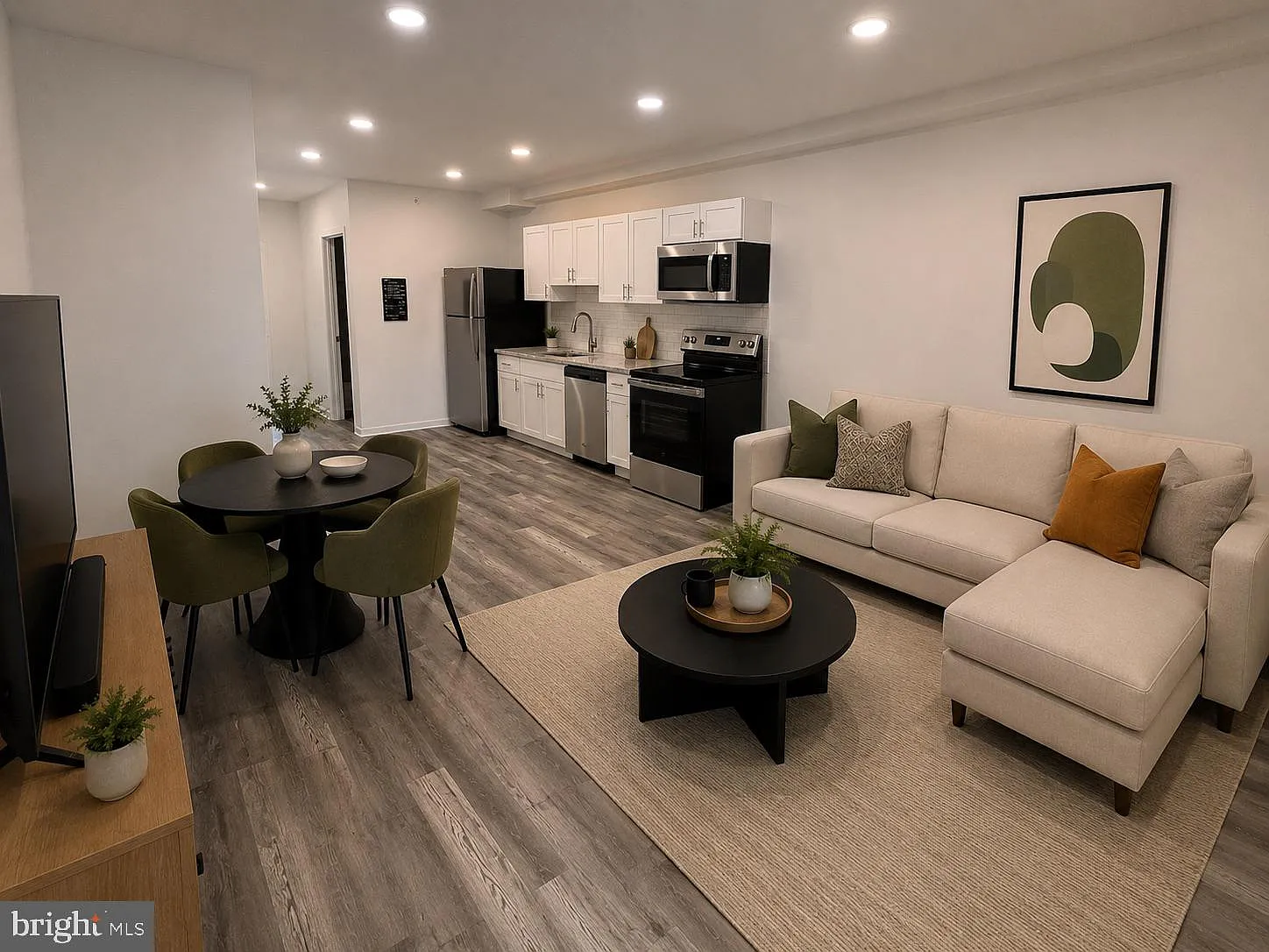 2 bed, 700 sqft, $1,200 — Photo 3