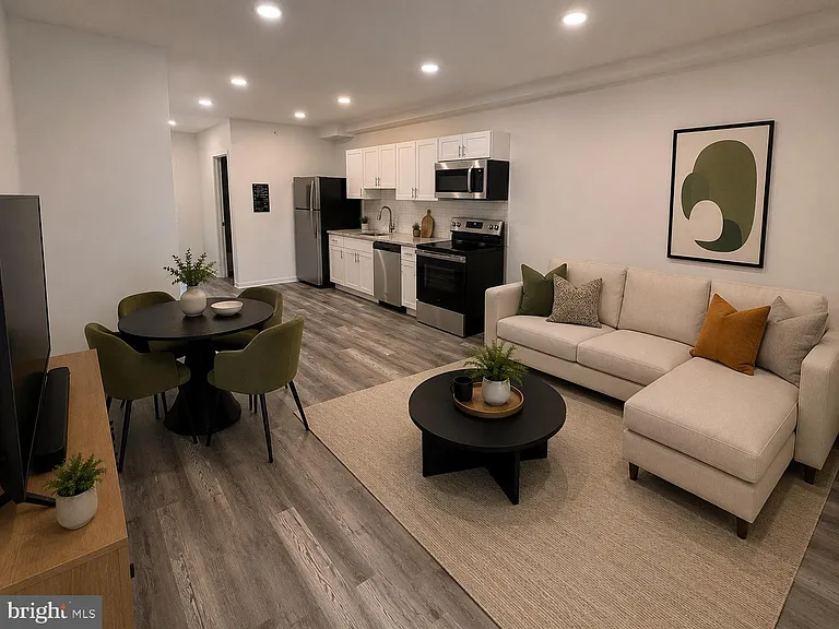 1219 W Butler St #3 — Photo 3