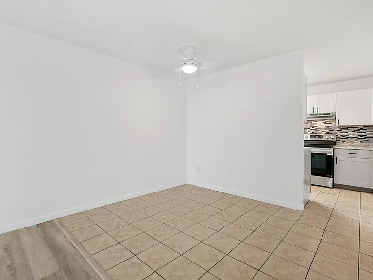 Images Columbia Apartments — Photo 74