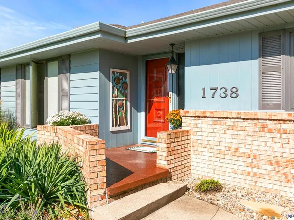 1738 Parkview Dr, Fremont, NE 68025