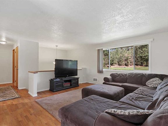 3rd image of 24902 E Heather Ln