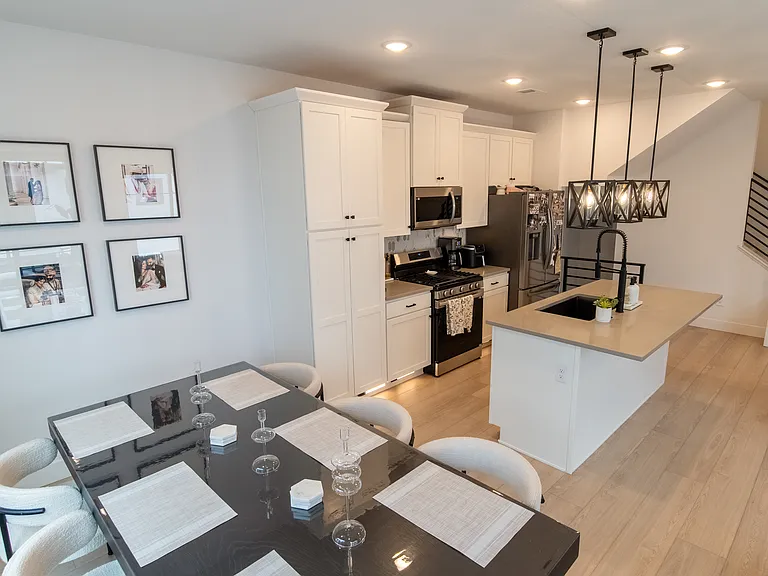 2034 S Holly St — Photo 10