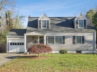 9 Crescent Rd, Livingston, NJ 07039